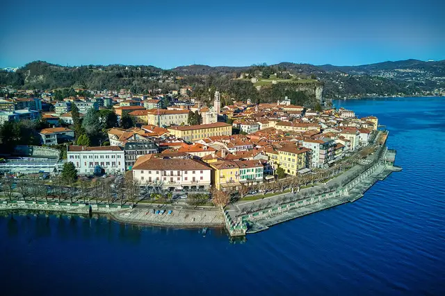 Il paese: Arona