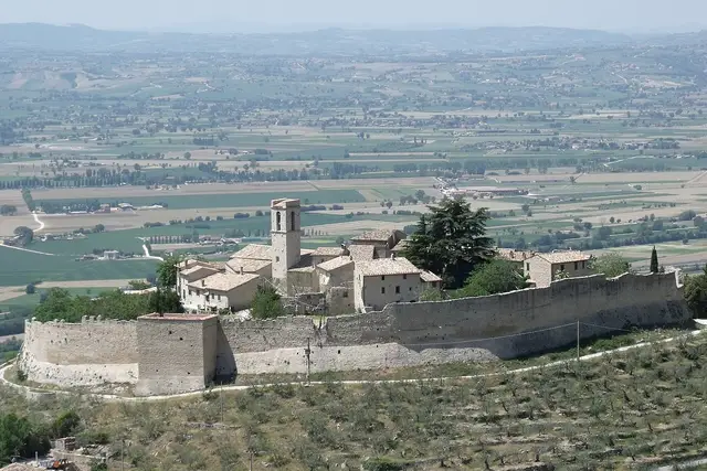 Il paese: Campello sul Clitunno