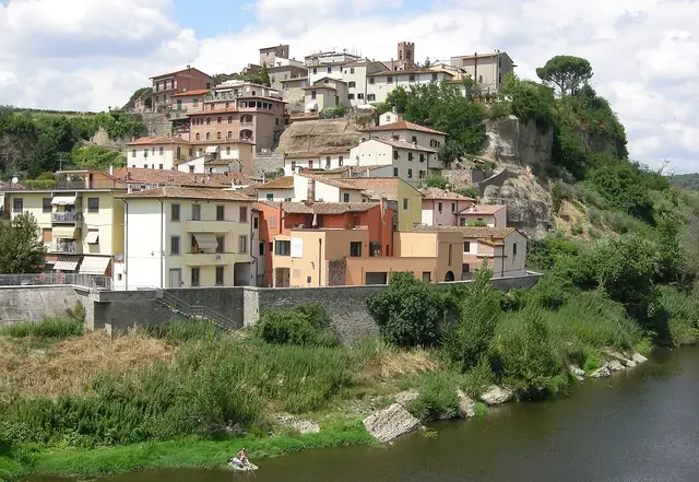 Il paese: Capraia e Limite