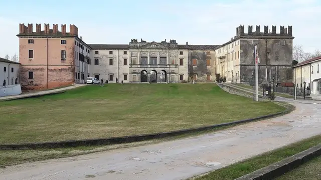 Il paese: Castel d'Azzano