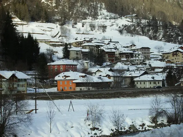 Il paese: Commezzadura