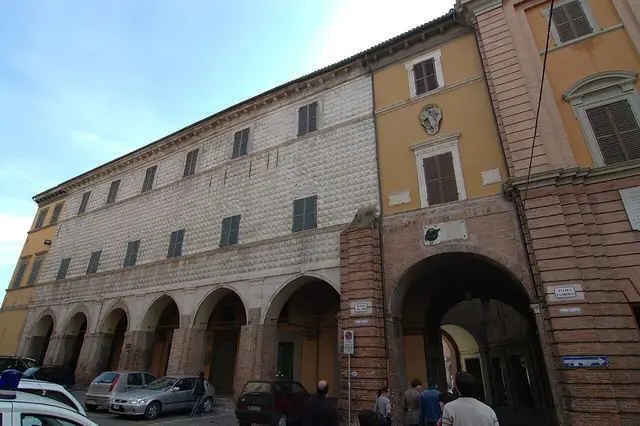 Il paese: Jesi