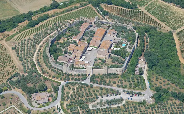 Il paese: Monteriggioni
