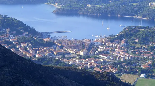 Il paese: Porto Azzurro