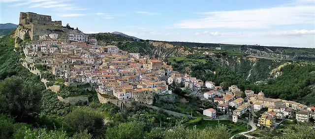 Il paese: Rocca Imperiale
