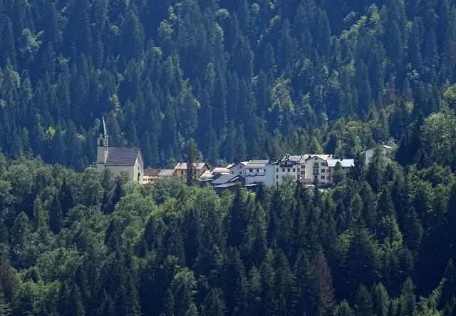 Il paese: Sagron Mis