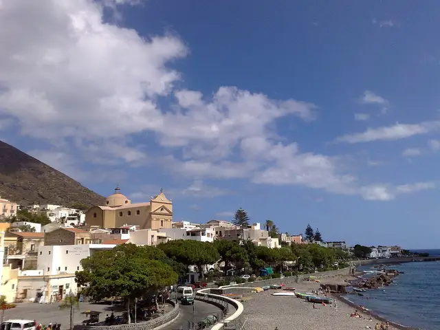 Il paese: Santa Marina Salina