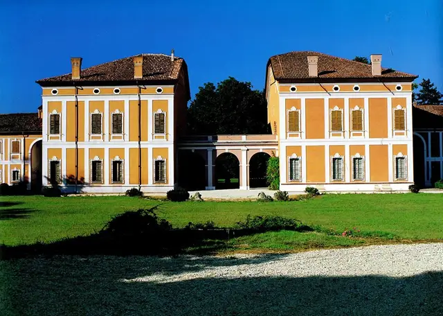 Il paese: Sustinente
