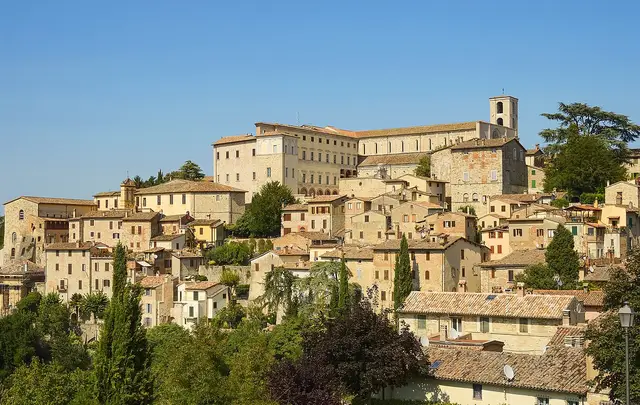 Il paese: Todi